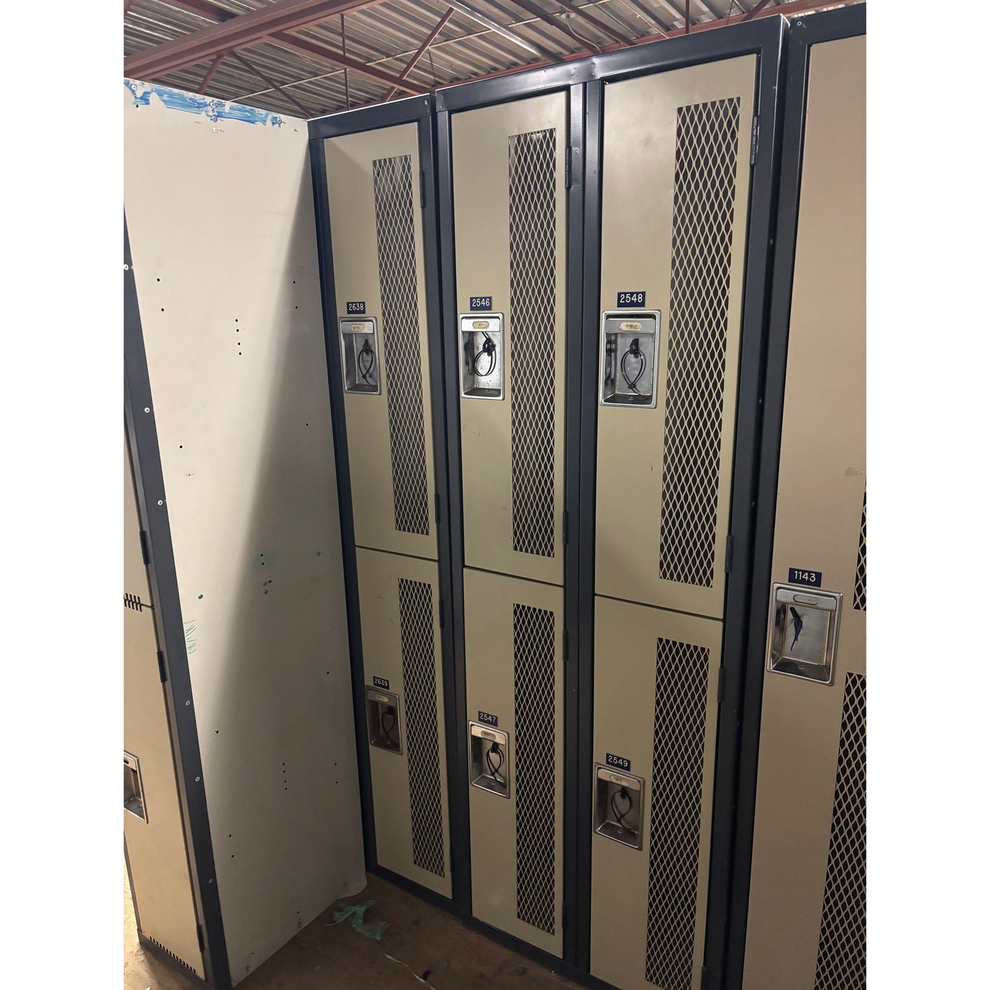 2 Tier 2 Column Set of Vented Used Lockers