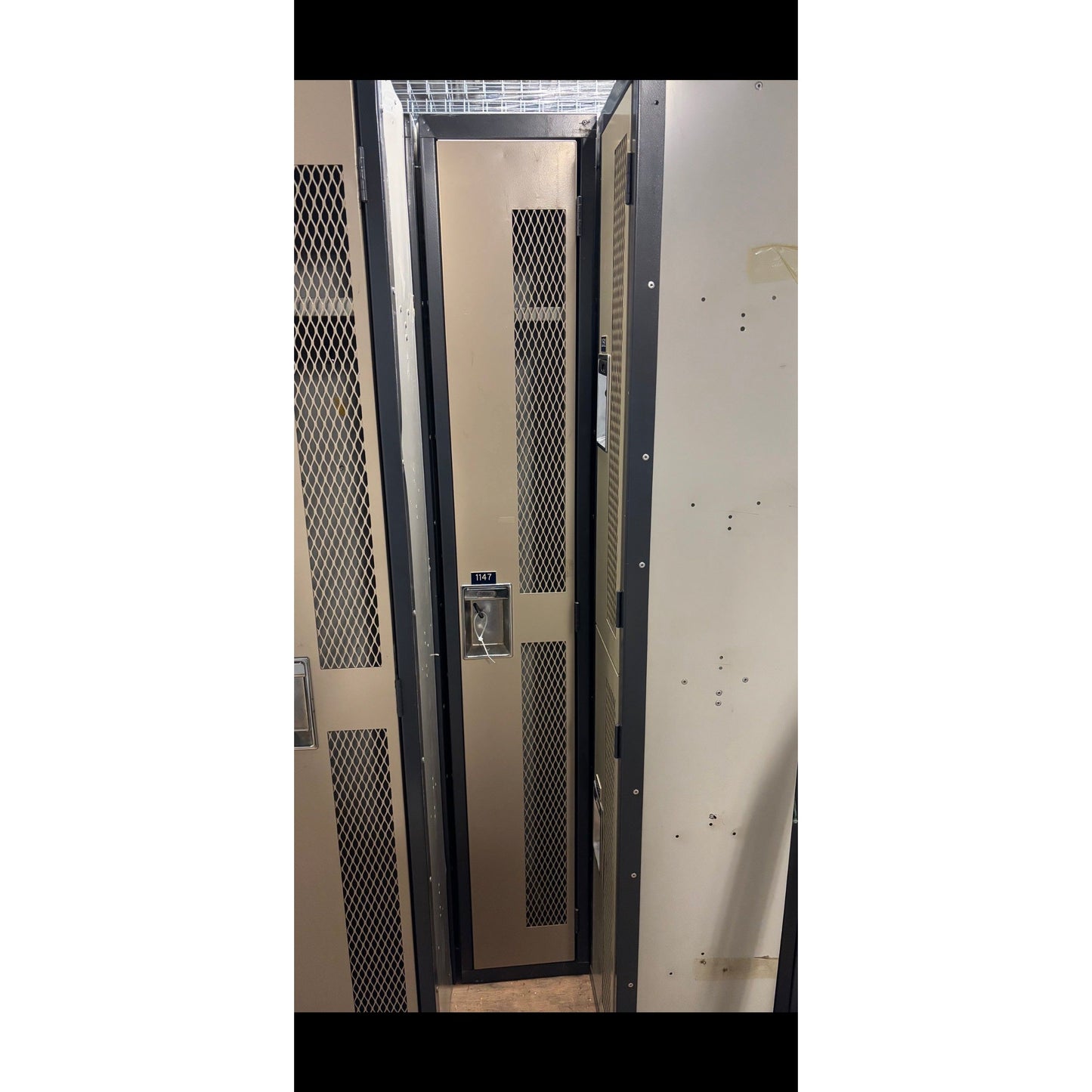 Full Door Single Unit of Used Vented Lockers